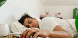 Cuidado: Carregar o iPhone na Cama Pode Representar Riscos, Adverte a Apple