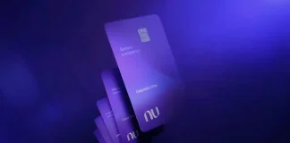 Nubank lança conta em dólar e euro com eSIM grátis para usar no exterior