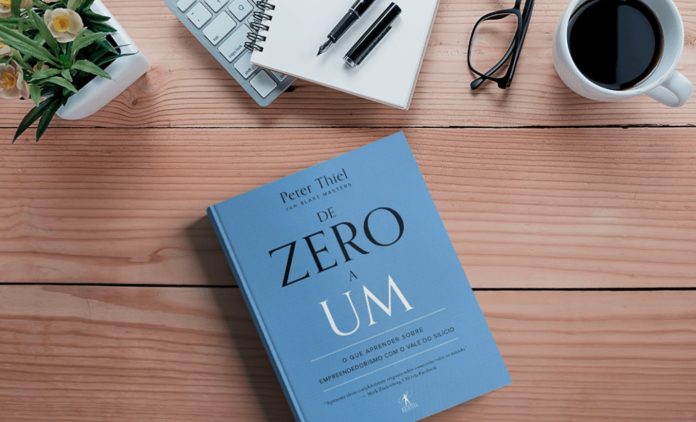 de-sero-a-um-livro-empreendedorismo "De Zero a Um" oferece uma visão profunda sobre como criar empresas inovadoras e disruptivas. Thiel enfatiza a importância de buscar monopólios criativos, fazer perguntas contrarianas e focar na inovação tecnológica.